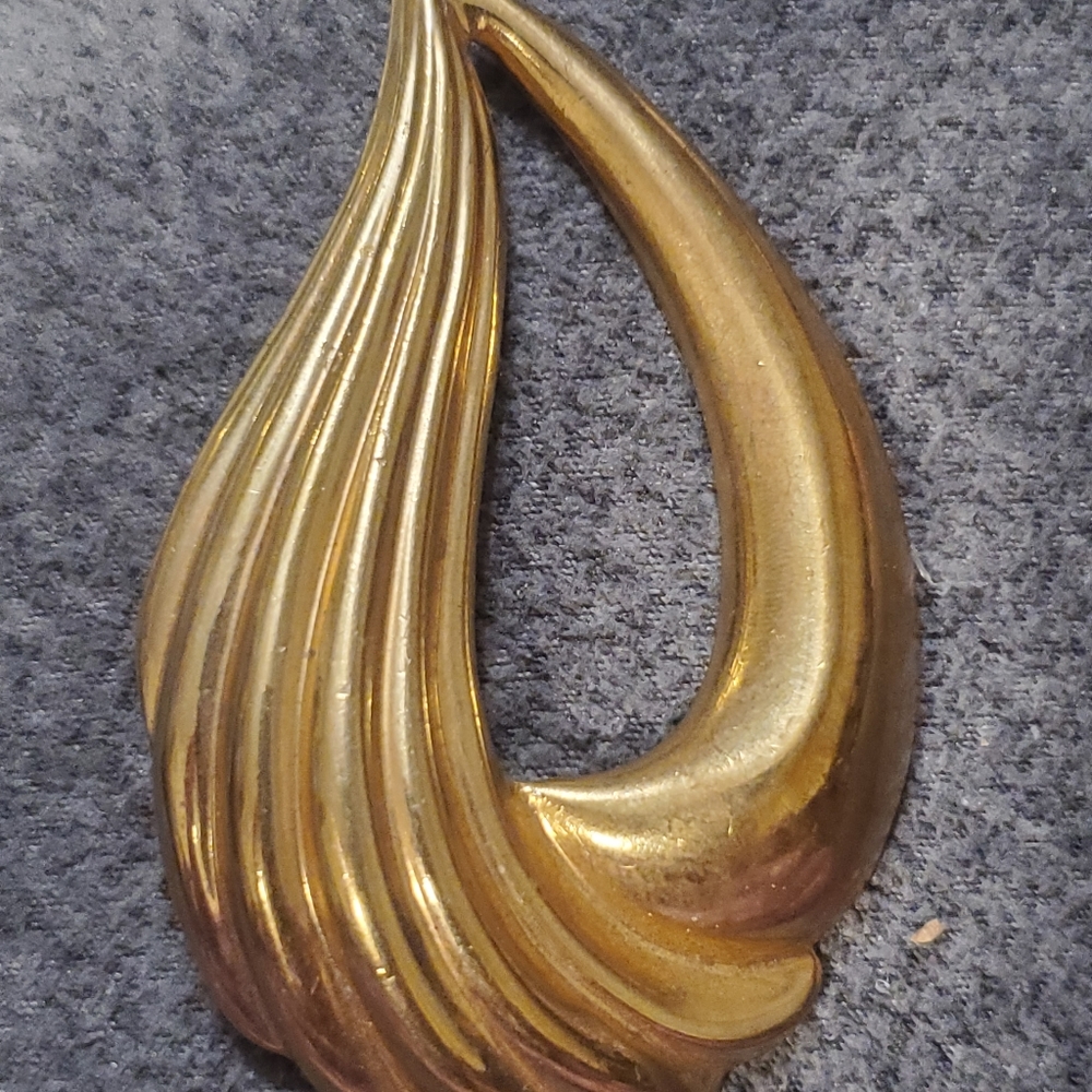 Beautiful Gold Trifari Teardrop Brooch